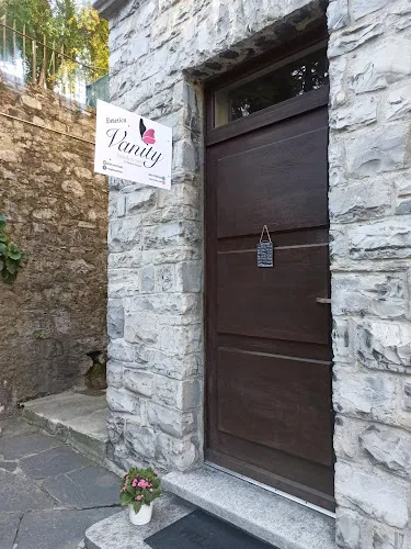 5 - Beauty & Charme - Specializzata in extension ciglia / Make up artist