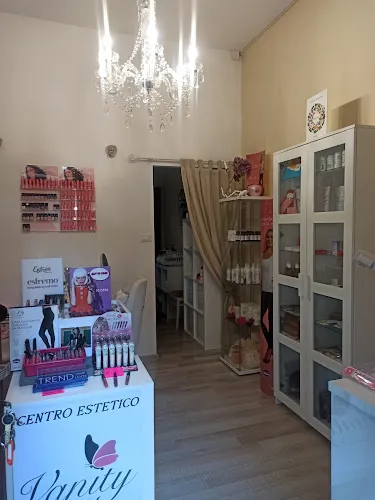 4 - Beauty & Charme - Specializzata in extension ciglia / Make up artist