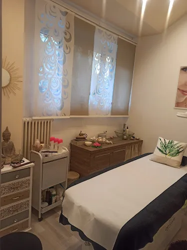 3 - Beauty & Charme - Specializzata in extension ciglia / Make up artist