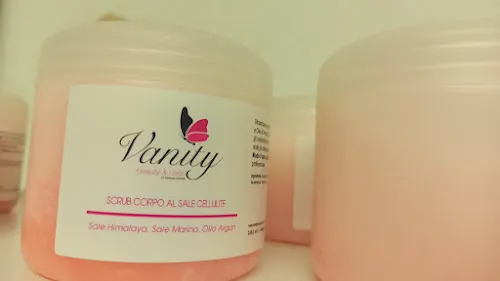 2 - Beauty & Charme - Specializzata in extension ciglia / Make up artist