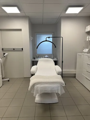 2 - Beauty Nail Lounge