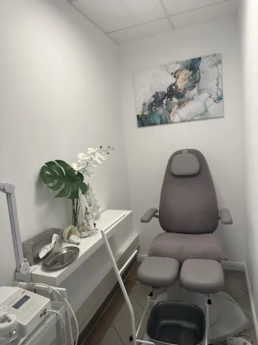 4 - Beauty Nail Lounge