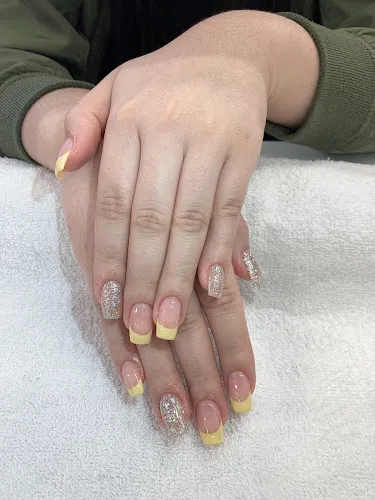 2 - Beauty Nails v/Nguyen