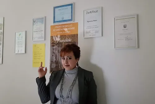 5 - Beauty Salon Lia.Nails - Au am Rhein