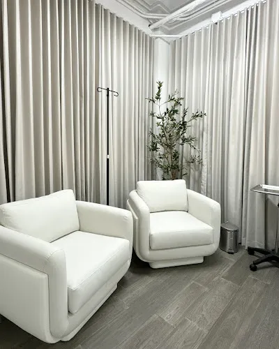 4 - BellaBar Nails Spa