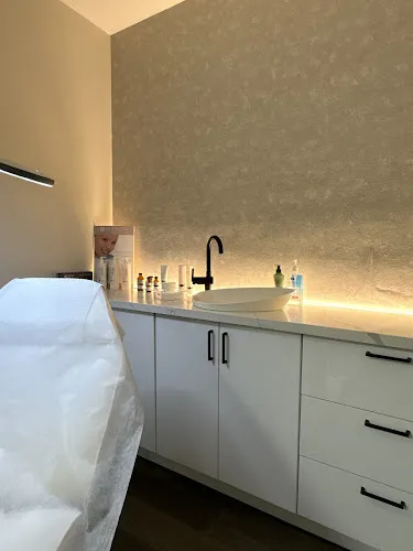 5 - BellaBar Nails Spa