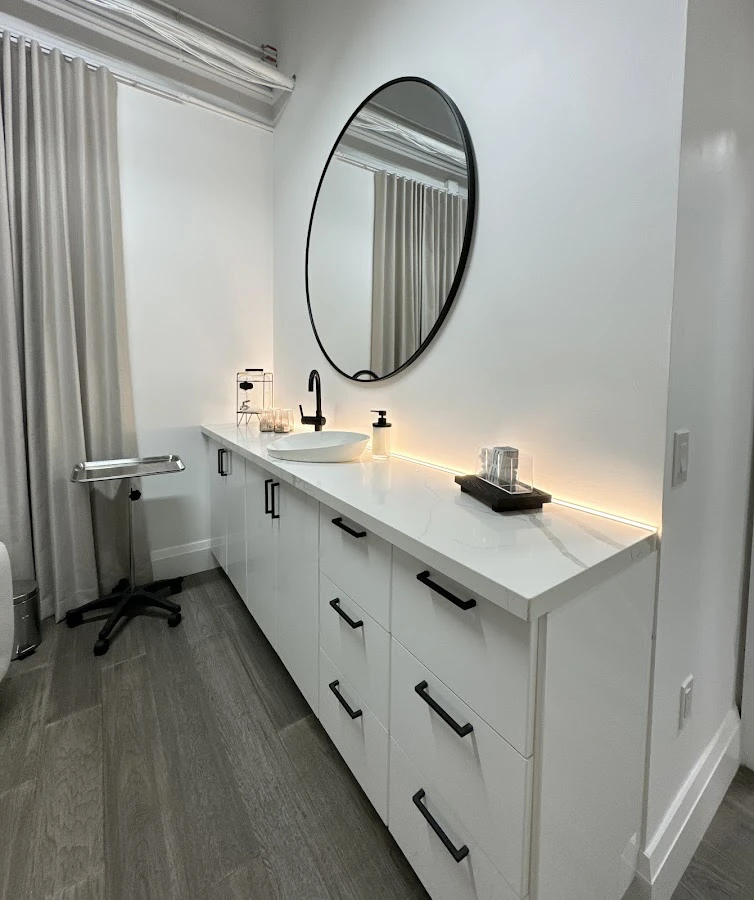 1 - BellaBar Nails Spa