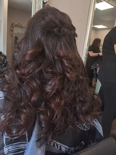 6 - Bellissima hair studio