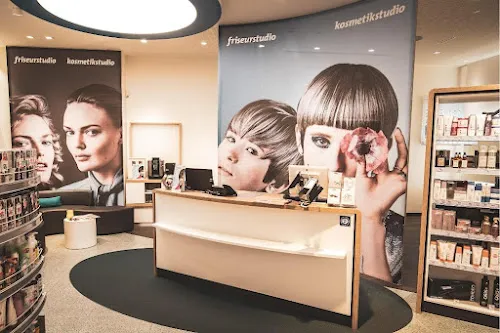 8 - be.YOU.tiful Nails by Janine