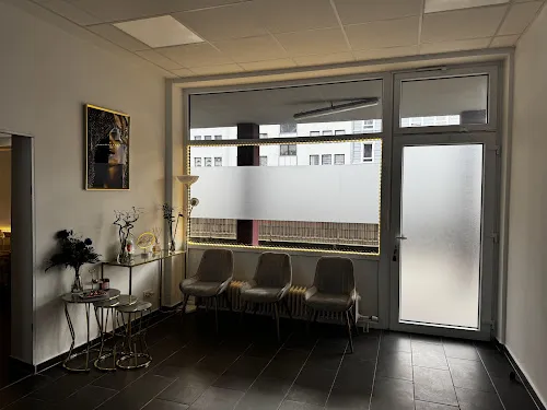 8 - Black Beauty Friseursalon