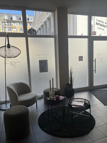 4 - Black Hair Salon