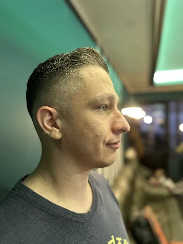 2 - BLICHARSKI BARBER SHOP