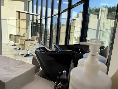 4 - BLIR BEAUTY SALON FRYZJERSKI