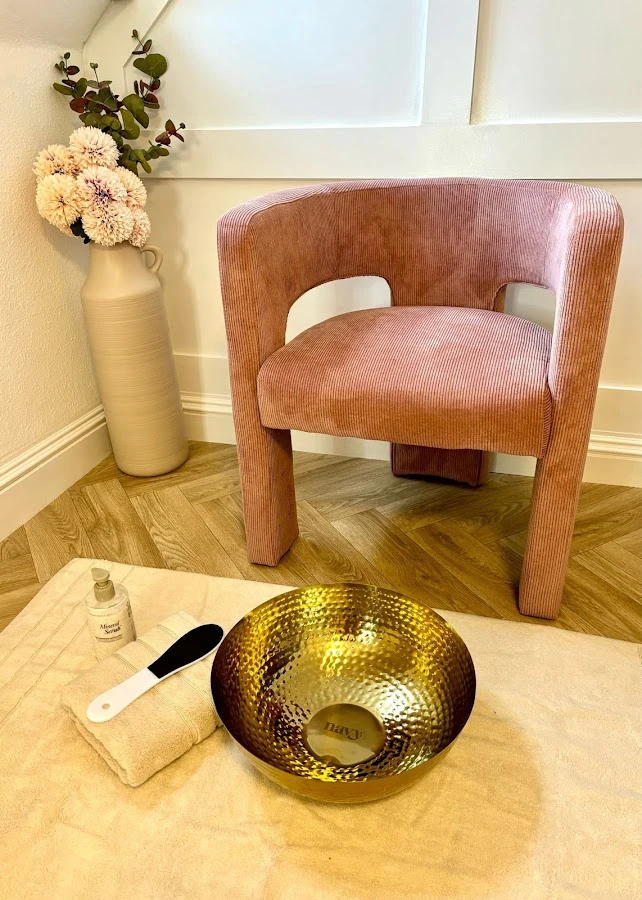 1 - Blond & Beyond Hair Salon