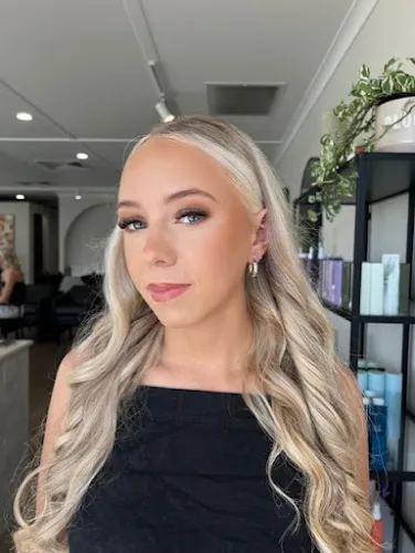 6 - BLOOM. Hair Studio