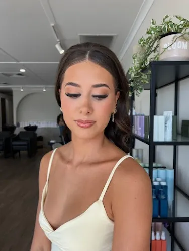 7 - BLOOM. Hair Studio