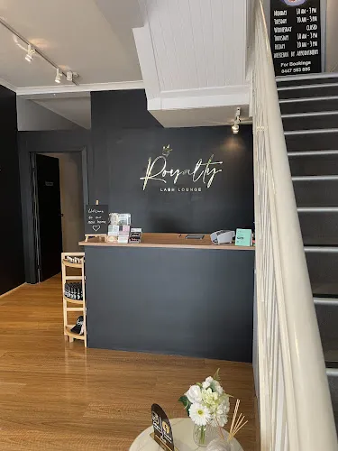 5 - bob Hair on Tamar