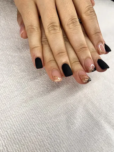 3 - Bobbys Hair & Beauty