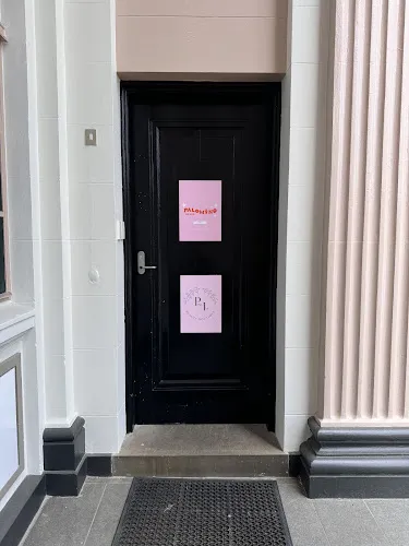 7 - Bobbys Hair & Beauty