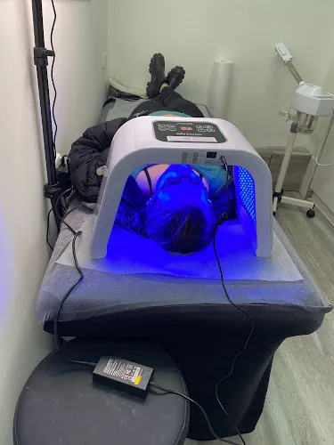 7 - Bonnie & Clyde Hair Professional