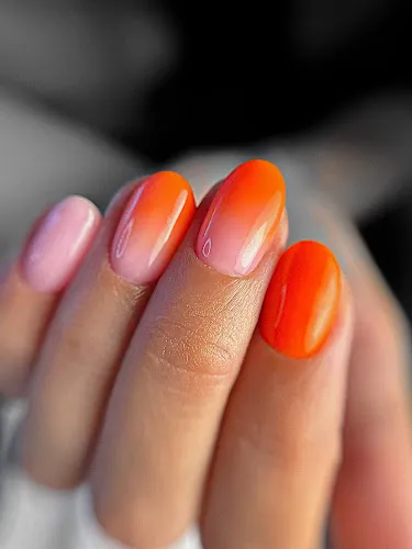 8 - Briliant Nails