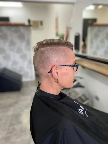 5 - Brookes Hairworx