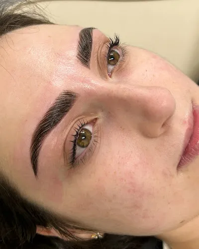 6 - Brow & Beauty House