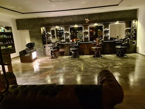 4 - Buraks Barber& Beauty