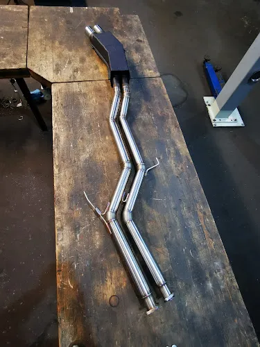 5 - CAR-TECH Jürgen Elbe Reifen, Service, Fahrzeugaufbereitung