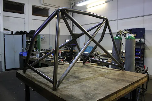 3 - CAR-TECH Jürgen Elbe Reifen, Service, Fahrzeugaufbereitung