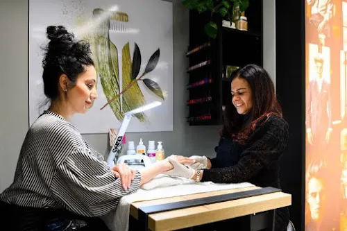 6 - Carmens Beauty Salon