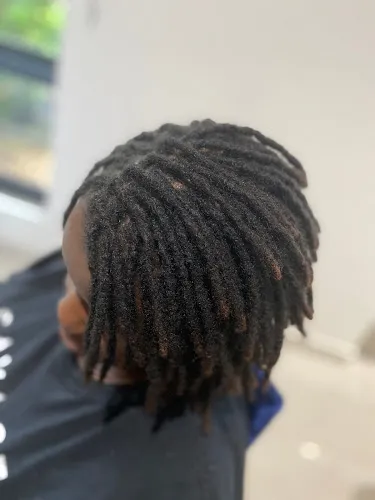 4 - Carolines Nail & Beauty Salon