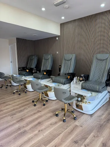 5 - Castle Nails Sandyford