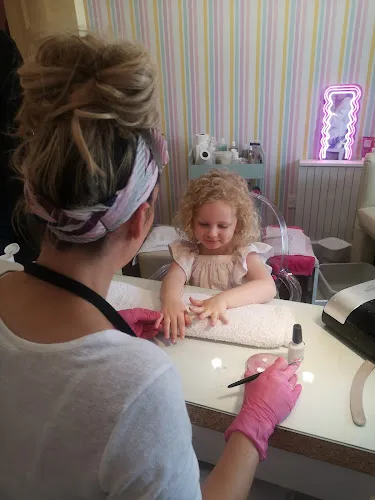 8 - CC The Beauty Rooms