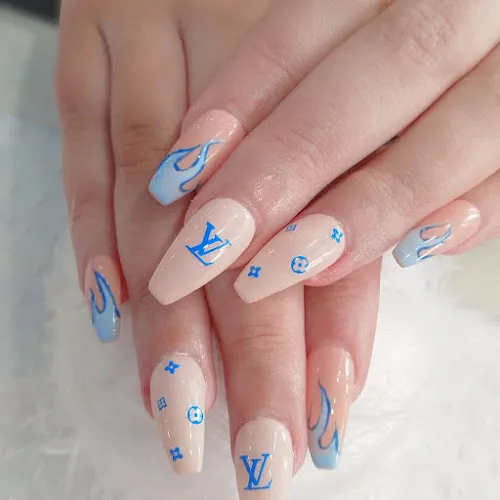 6 - CHI CHI Nails & Spa