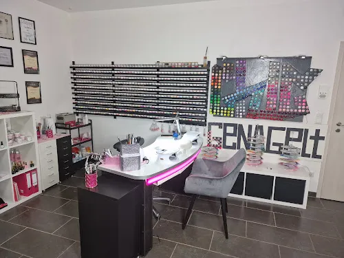 6 - Chic genagelt by Carina