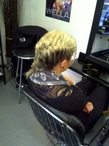 5 - Cinderella Nails