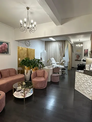 4 - Coiffeur & Makeup Xuma