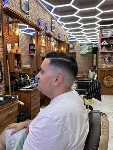 8 - Coiffeur Derik Barber Shop