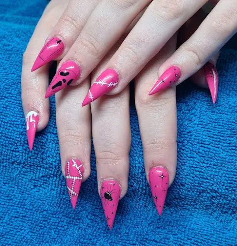 5 - Contours Hair Studio