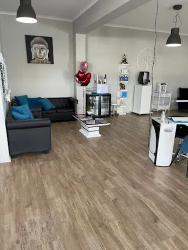 8 - Contours Hair Studio