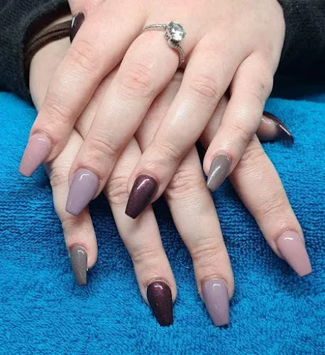 4 - Contours Hair Studio