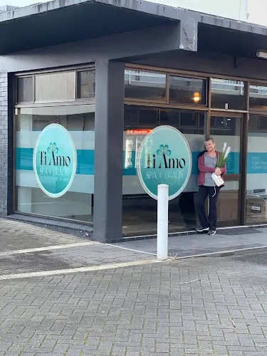 7 - Contours Hair Studio