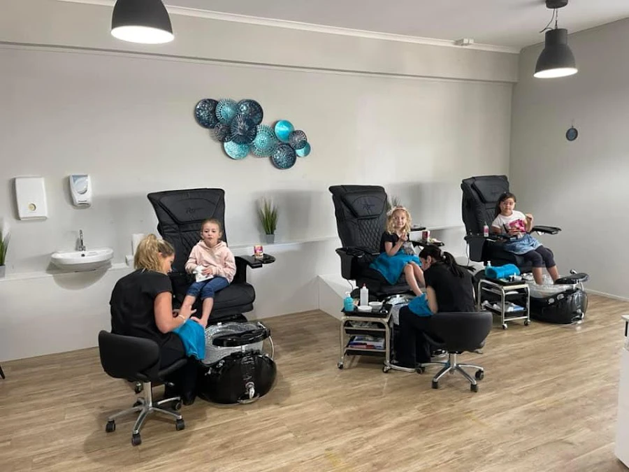 1 - Contours Hair Studio