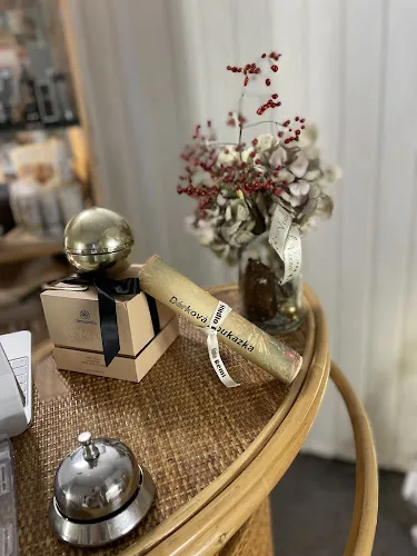 4 - Coral nails studio