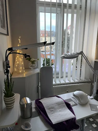 3 - Coral nails studio