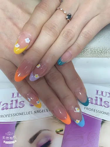 6 - Cosmetic Studio Deluxe