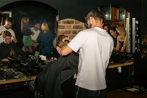 5 - Crazy Salon. Zakład fryzjerski. Lorens D.