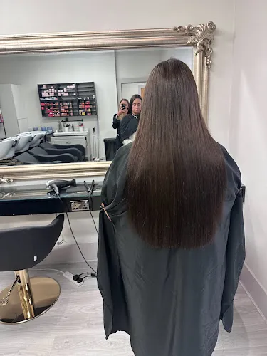 2 - Cris Beauty Therapist