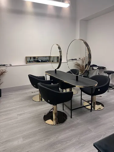 3 - Cris Beauty Therapist